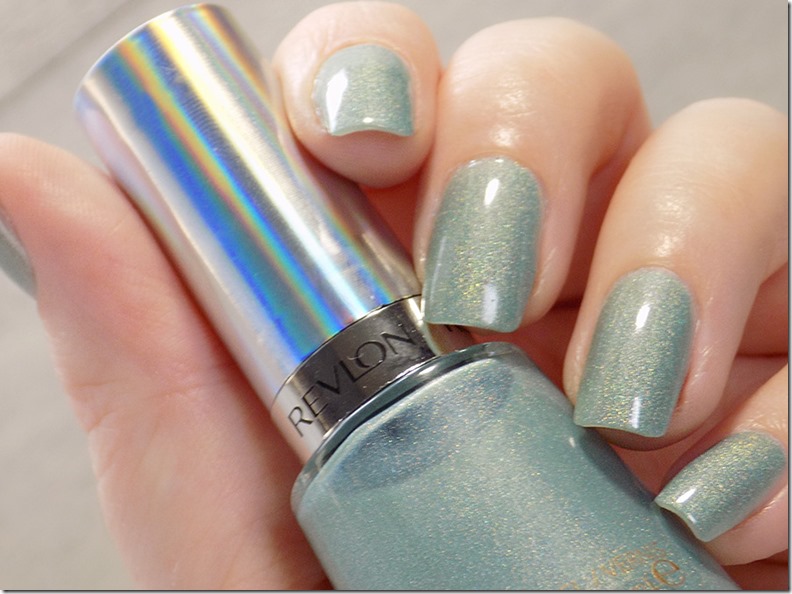 Revlon-Fairy-Dust-HoloChrome-Polishes-3