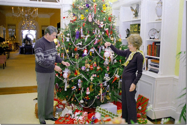 White-House-Christmases-Reagan-4